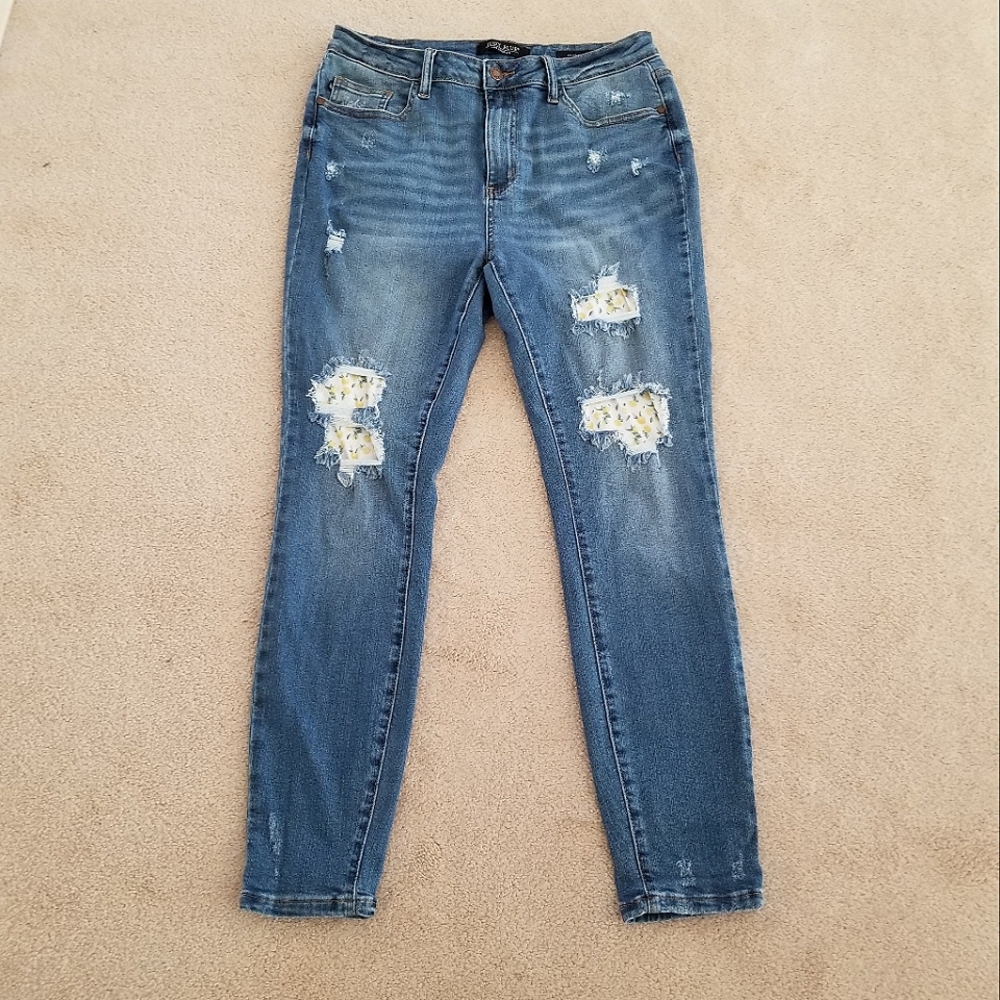 Judy Blue Skinny Fit High Rise Distressed Lemon Patch Jeans Size 13/31
